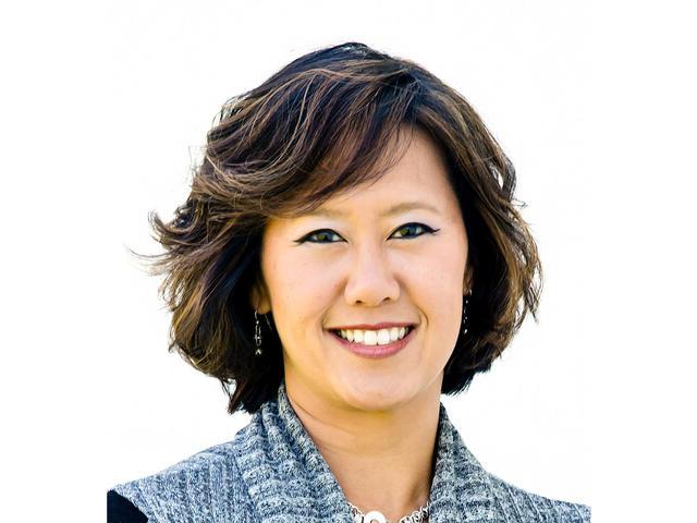 在这个角色中, Jennifer Yang为创新与创业项目的学生提供指导和商业策略建议, 以前的包含区别.